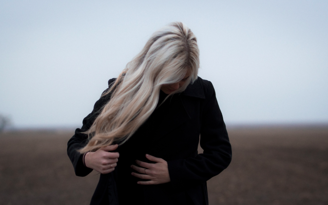 4 Reasons You’re Bloated ALL the time (and what you can do about it)